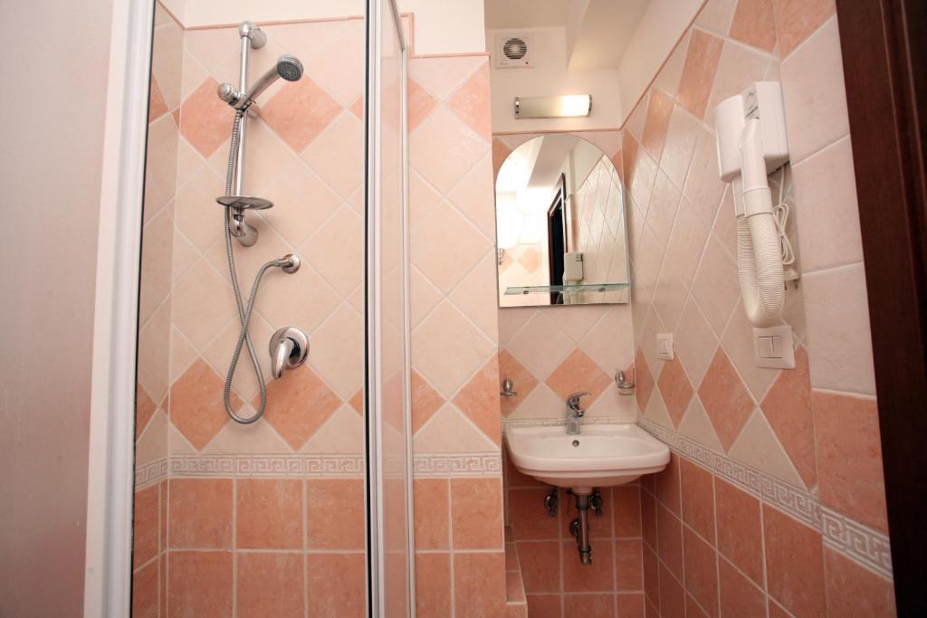 Tiburtina Guesthouse Roma Ngoại thất bức ảnh